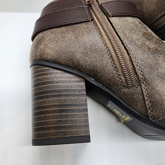 Soda Kylie Toupe Rough Cut Ankle High Booties Women's Size 6 New - Picture 15 of 16